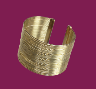 trendy stacked bracelets for modern saree look